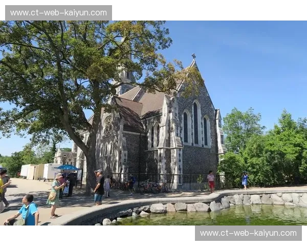 冰与火的极北之战：当俄罗斯红星撞上丹麦童话的铁甲